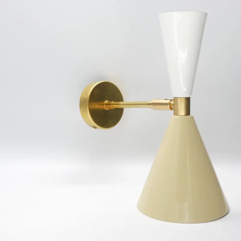 aplique vintage colores beige y blanco con laton de lado