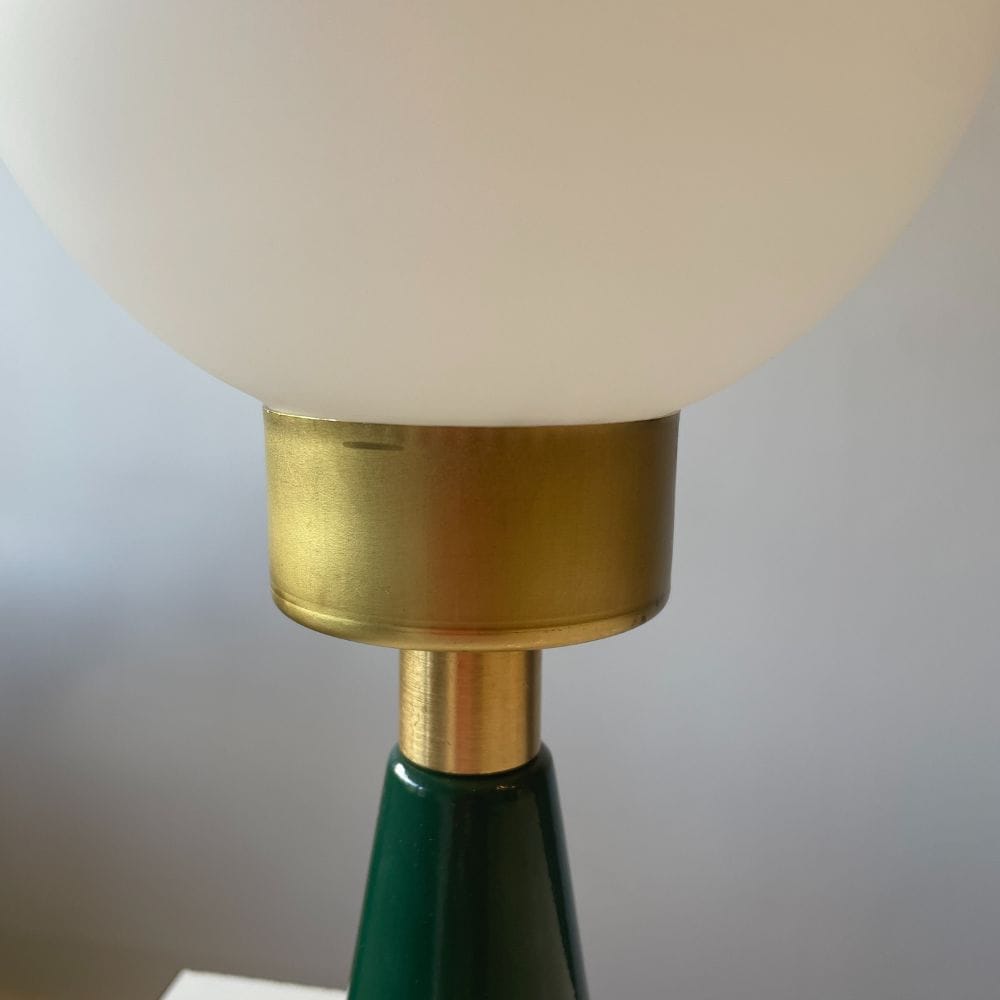 lampara-de-mesa-cono-vintage-azul-detalle-laton lampara-de-mesa-cono-vintage-azul-detalle-laton