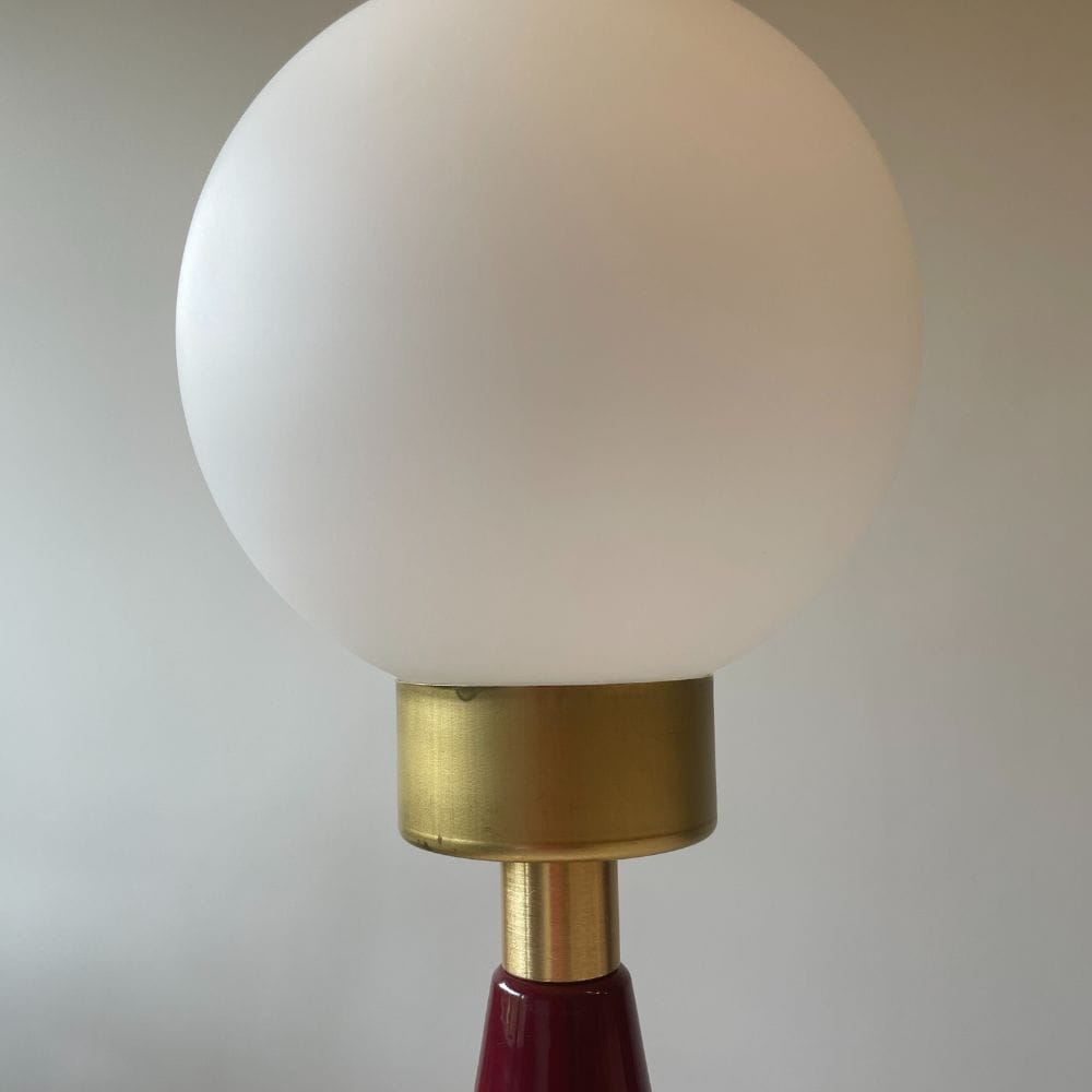 lampara-de-mesa-cono-vintage-granate-pie-laton lampara-de-mesa-cono-vintage-granate-pie-laton