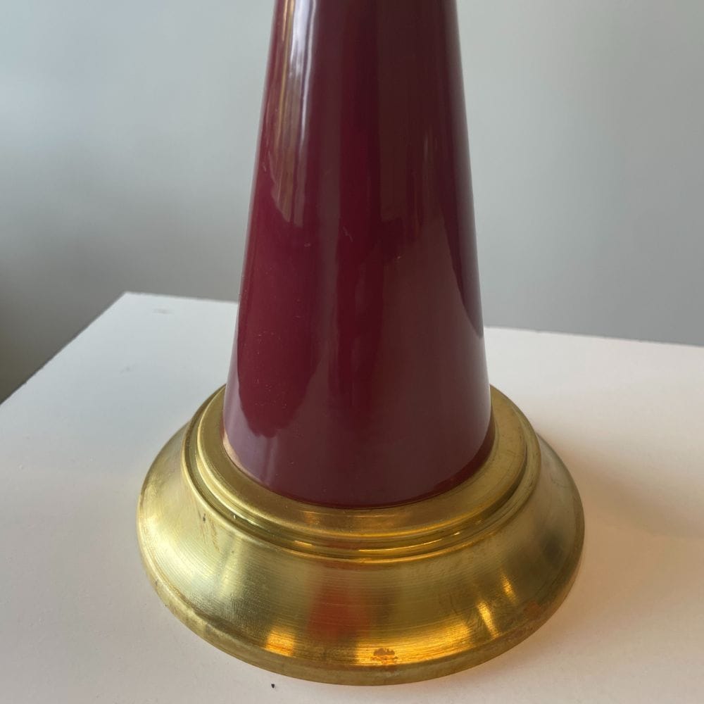 lampara-de-mesa-cono-vintage-granate-pie-laton lampara-de-mesa-cono-vintage-granate-pie-laton