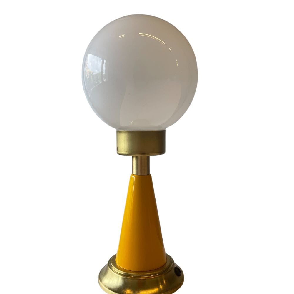 lampara-de-mesa-cono-vintage-mostaza-sin-fondo lampara-de-mesa-cono-vintage-mostaza-sin-fondo