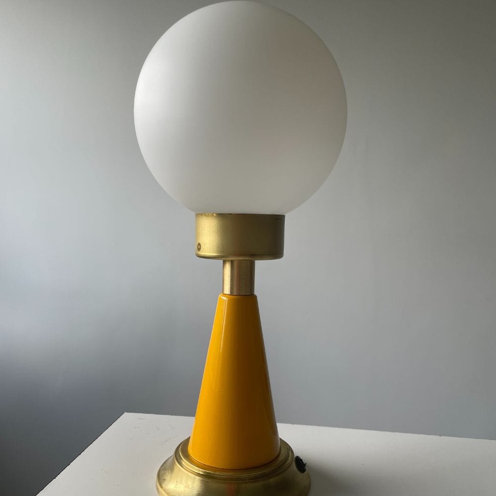 lampara-de-mesa-cono-vintage-mostaza lampara-de-mesa-cono-vintage-mostaza