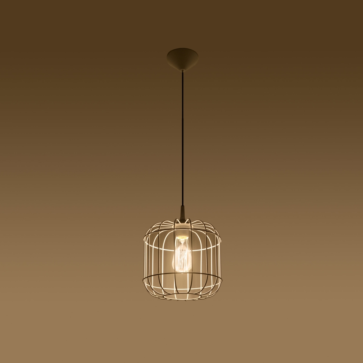 Lámpara colgante CELTA blanca encendida Lámpara colgante CELTA blanca encendida