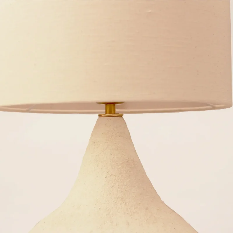lampara de mesa ceramica hecha a mano con pantalla de lino