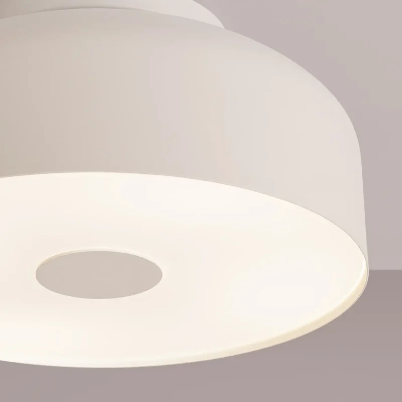 Lampara-de-techo-OMIQ-beige-encendida-Lamparas-molonas