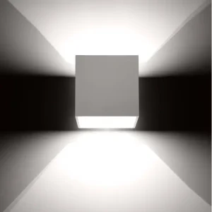 APLIQUE PARED BLANCO CUADRADO ENCENDIDO