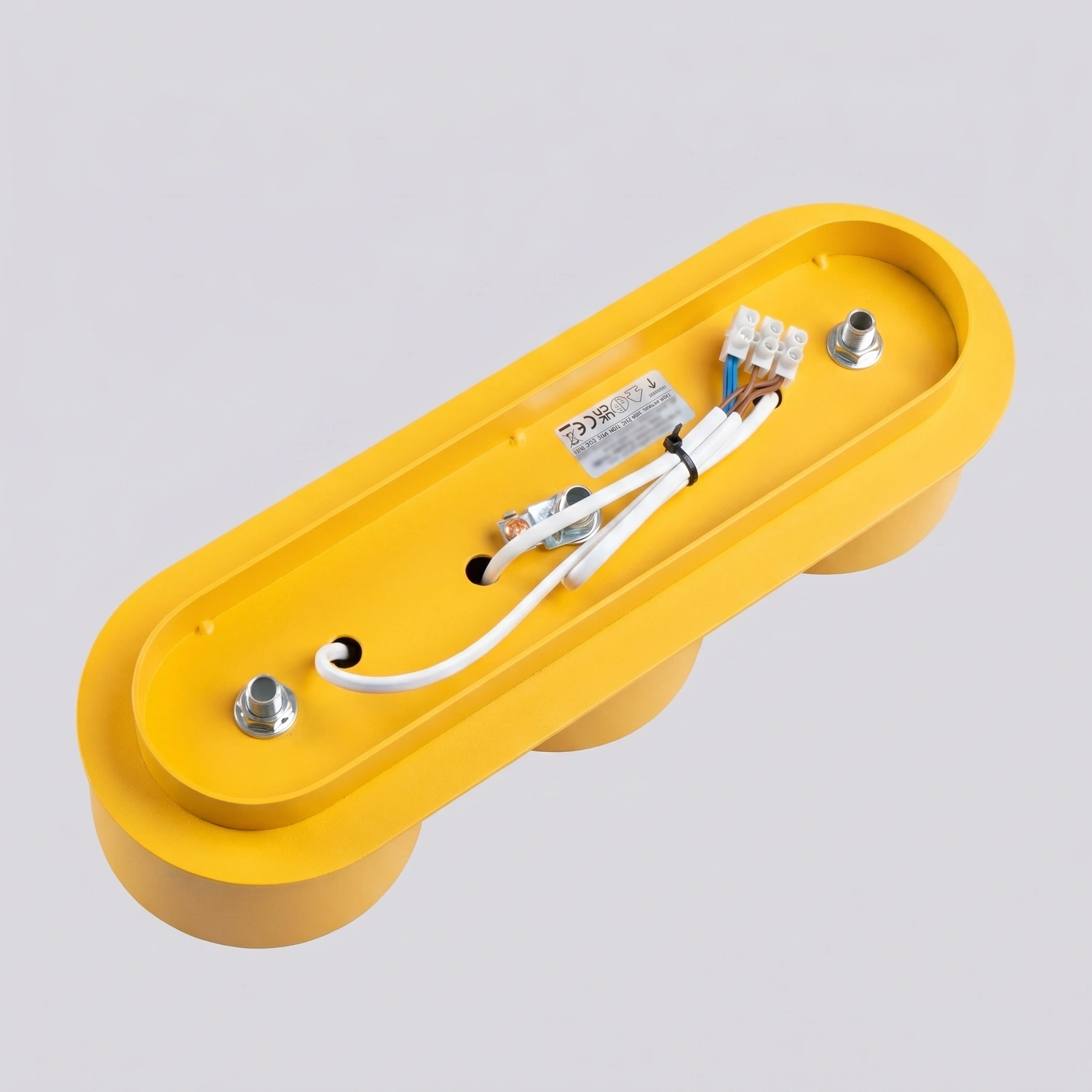 plafon-amarillo-modo-3-con-3-luces-sollux-lamparas-molonas-vista-posterior plafon-amarillo-modo-3-con-3-luces-sollux-lamparas-molonas-vista-posterior