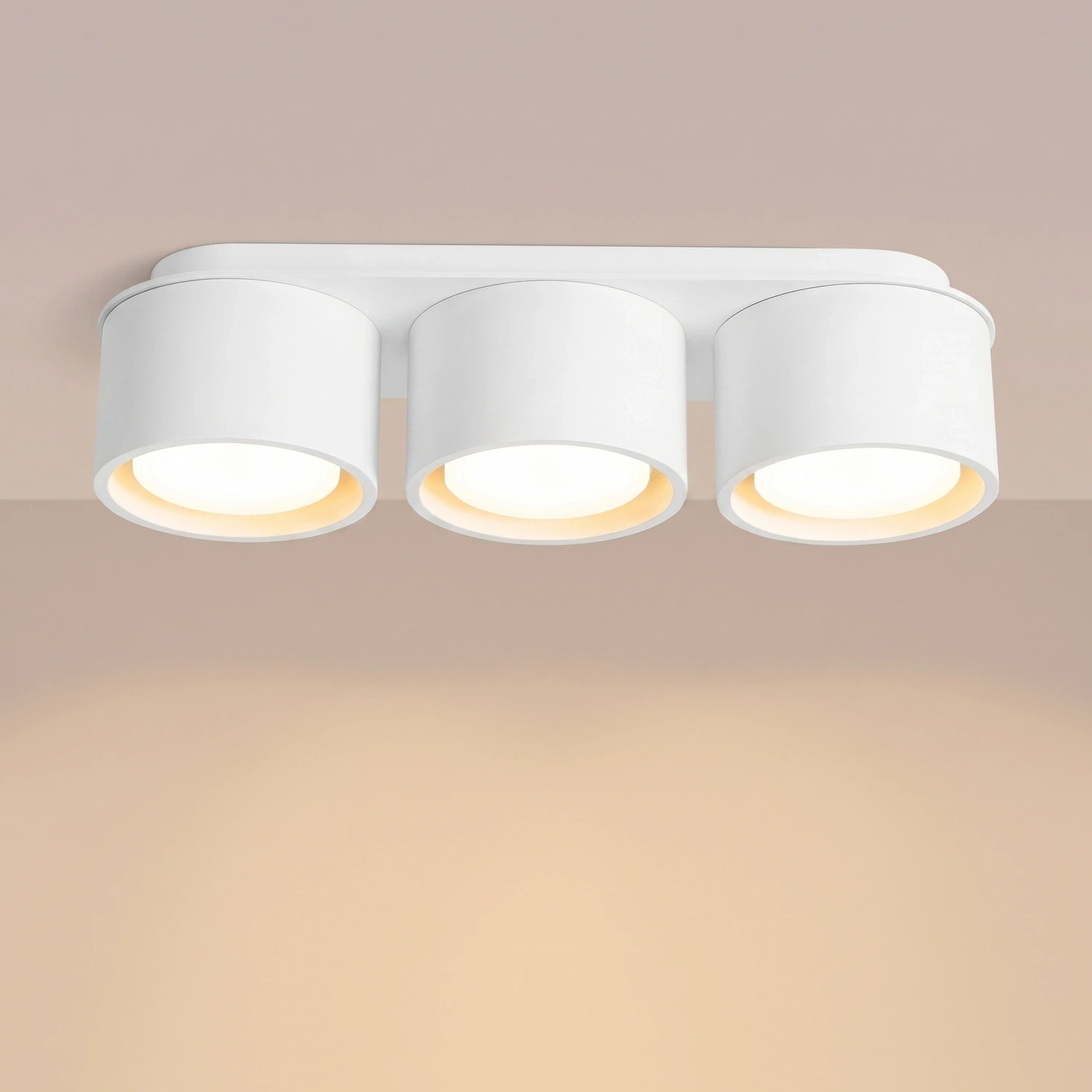 plafon-blanco-modo-3-con-3-luces-sollux-lamparas-molonas-encendido plafon-blanco-modo-3-con-3-luces-sollux-lamparas-molonas-encendido