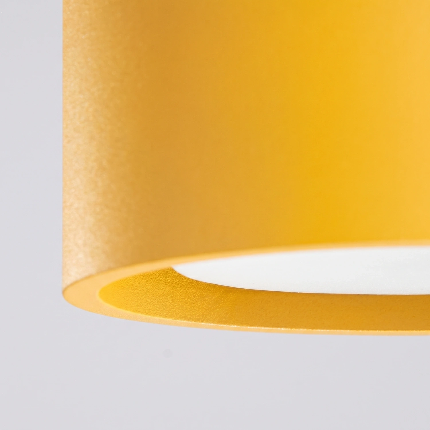 plafon-color-AMARILLO-MODO-2-sollux-lamparas-molonas-detalle plafon-color-AMARILLO-MODO-2-sollux-lamparas-molonas-detalle