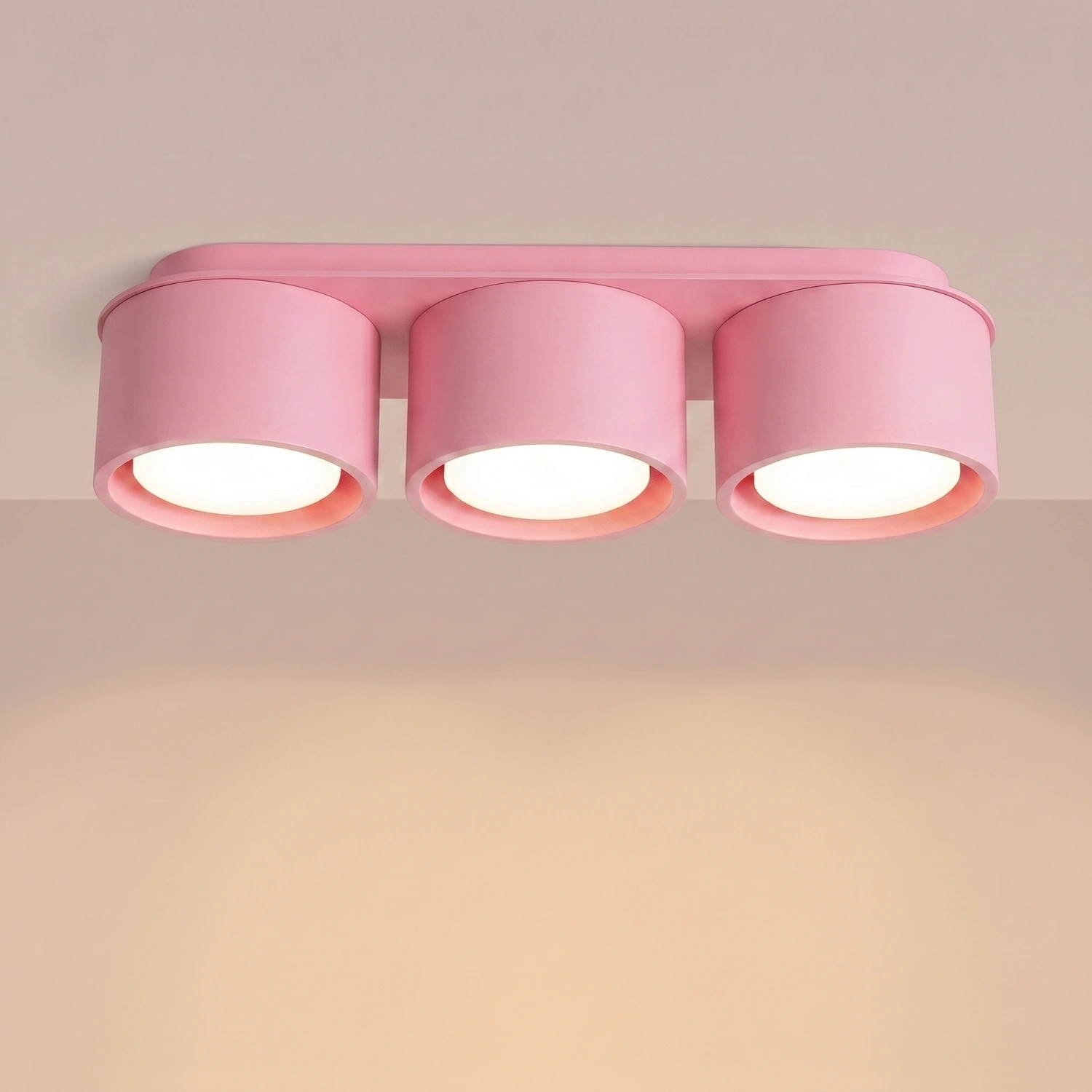 plafon-rosa-modo-3-con-3-luces-sollux-lamparas-molonas-encendido plafon-rosa-modo-3-con-3-luces-sollux-lamparas-molonas-encendido