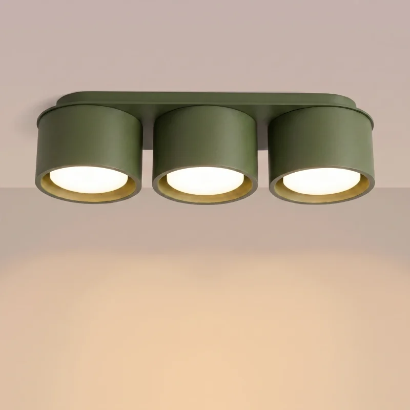 plafon-verde-oliva-modo-3-con-3-luces-sollux-lamparas-molonas-encendido
