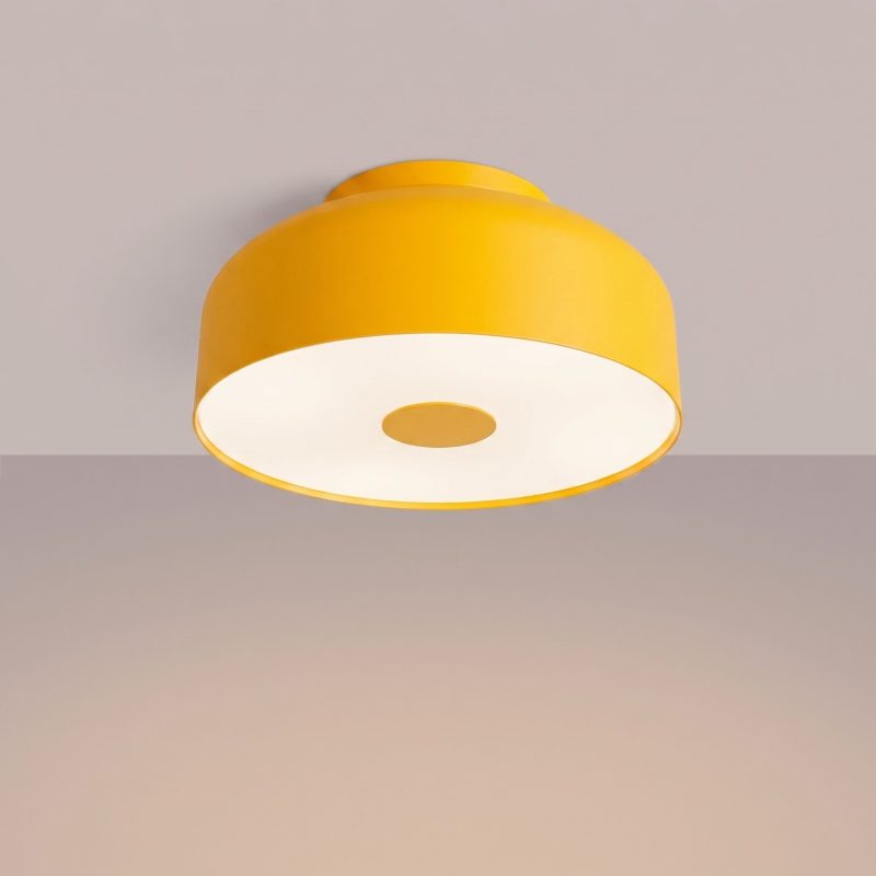 plafon amarillo encendido