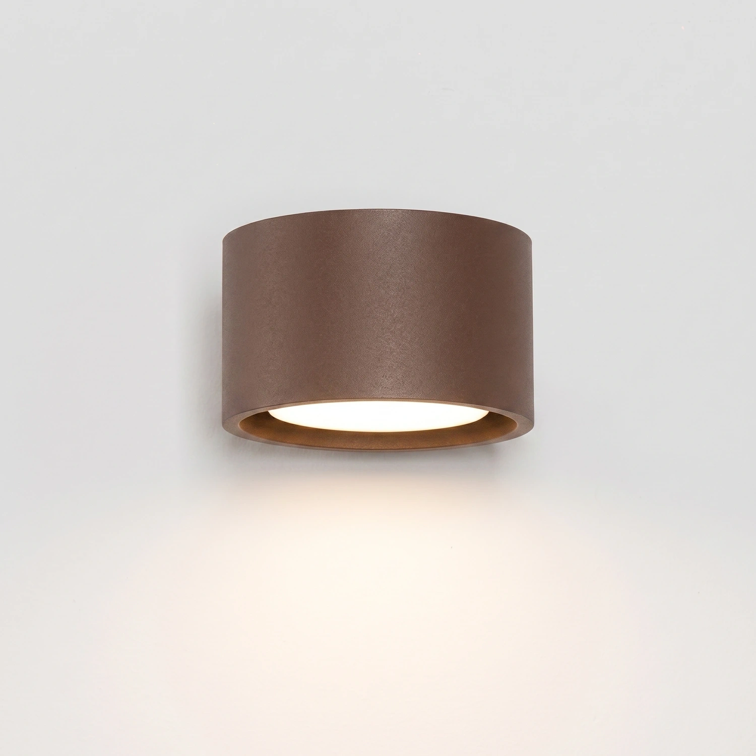 aplique_de_pared_marron_sollux_lamparas_molonas_modo_1_encendido aplique_de_pared_marron_sollux_lamparas_molonas_modo_1
