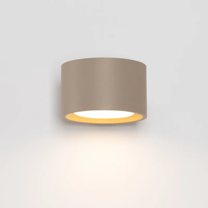 aplique_de_pared_negro_sollux_lamparas_molonas_modo_1_encendido_pasillo