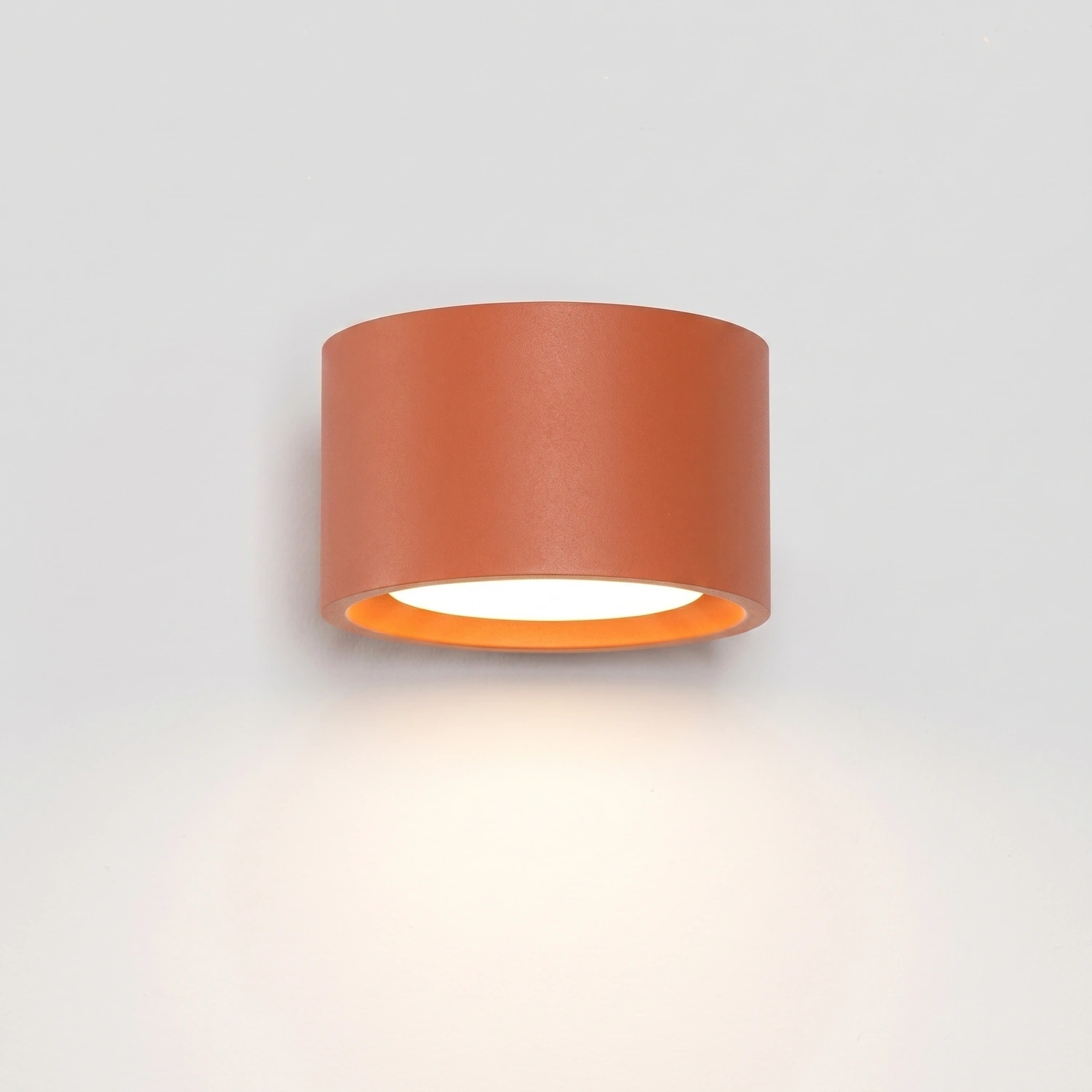 aplique_de_pared_rojo_ocre_sollux_lamparas_molonas_modo_1_encendido aplique_de_pared_rojo_ocre_sollux_lamparas_molonas_modo_1_encendido