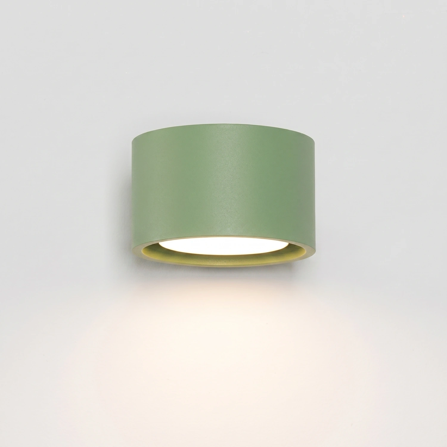 aplique_de_pared_verde_oliva_sollux_lamparas_molonas_modo_1_encendido