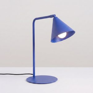 Lampara-de-mesa-NOX-azul-marino-encendida