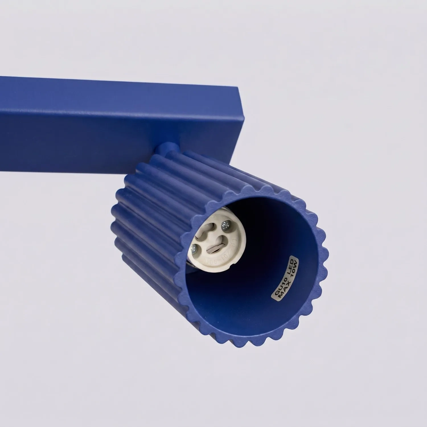 Regleta_azul_marino_karbon_3_focos_sollux_molonas_detalle Regleta_azul_marino_karbon_3_focos_sollux_molonas_detalle
