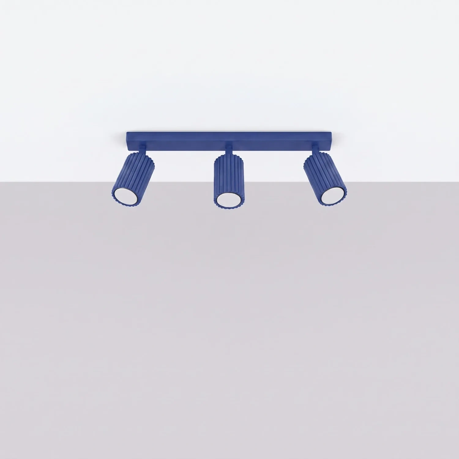 Regleta_azul_marino_karbon_3_focos_sollux_molonas_encendida Regleta_azul_marino_karbon_3_focos_sollux_molonas_encendida
