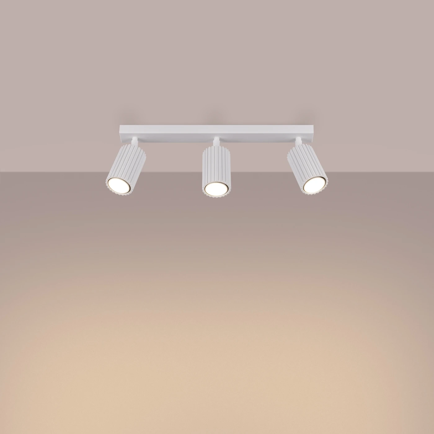 Regleta_blanca_karbon_3_focos_sollux_molonas_encendidas Regleta_blanca_karbon_3_focos_sollux_molonas_encendidas