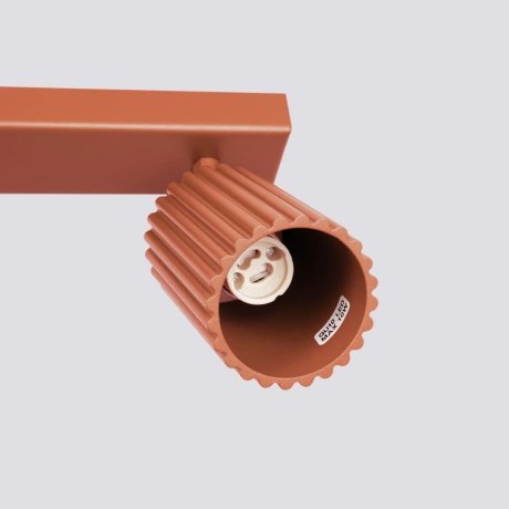 Regleta_rojo_ocre_karbon_3_focos_sollux_molonas_detalles Regleta_rojo_ocre_karbon_3_focos_sollux_molonas_detalles