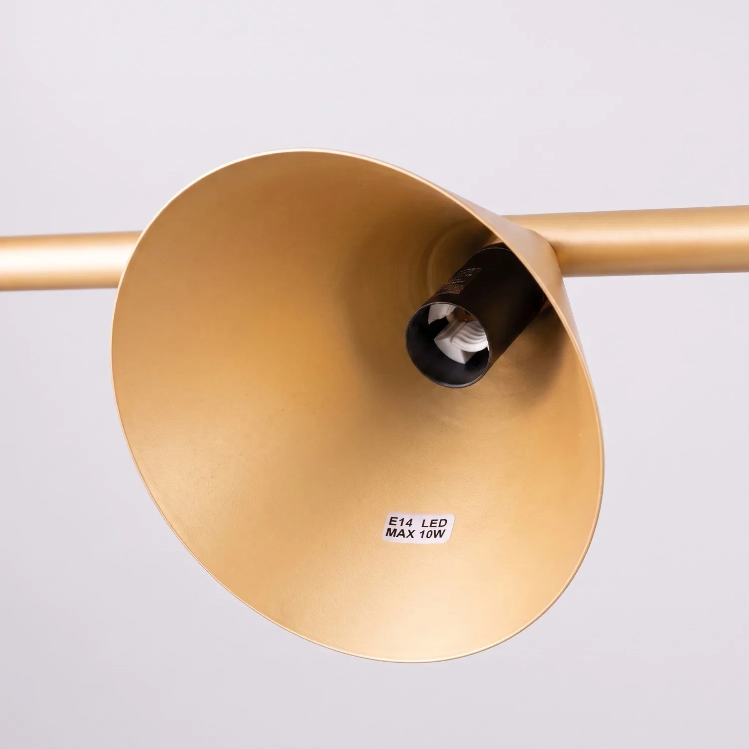 lampara_techo_dorada_nox_4l_sollux_molonas_detalle_cono lampara_techo_dorada_nox_4l_sollux_molonas_detalle_cono