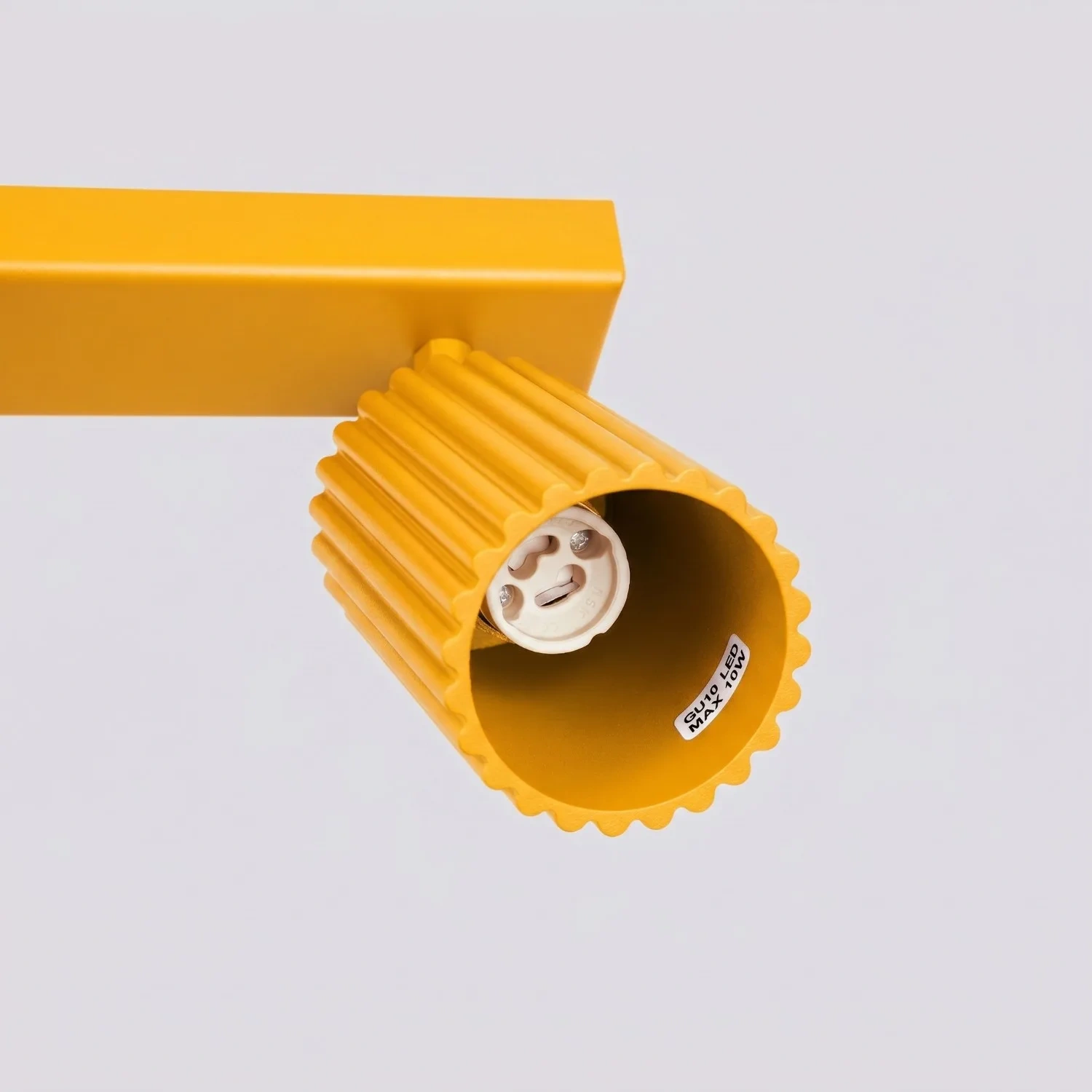 plafon_2_focos_amarillo_karbon_molonas_detalle plafon_2_focos_amarillo_karbon_molonas_detalle